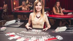 Fitur-fitur Medusa II menampilkan simbol Wild, Scatter, dan putaran gratis dalam permainan slot